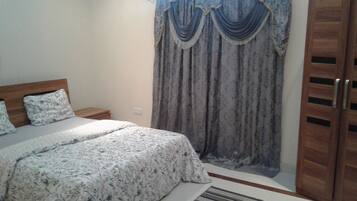 4 chambres, fer et planche Ă repasser, Wi-Fi, draps fournis