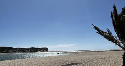 Villa de luxe spacieuse dans un endroit calme avec piscine et vue superbe