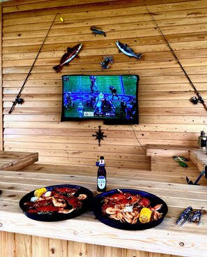 Interior - Bayou Life Lodging, Charter Fishing, Ecotourism. Only 25 miles to French Quarter (Barataria)