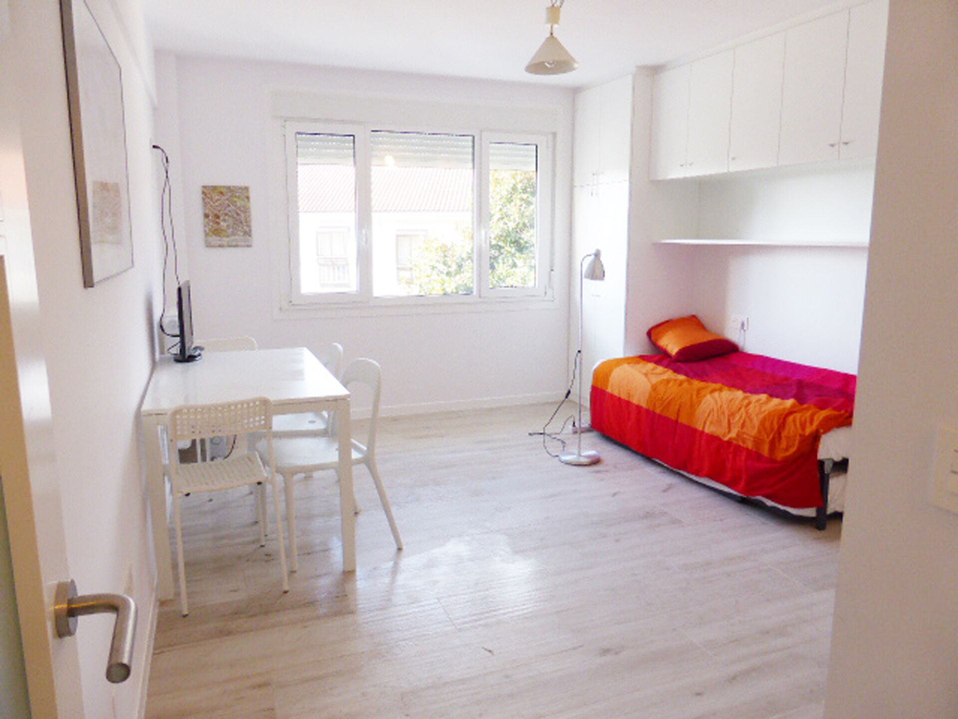 CHEERFUL, LUMINOUS, DOWNTOWN AND COZY APARTMENT