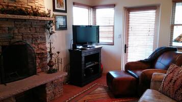 Smart TV, fireplace, DVD player