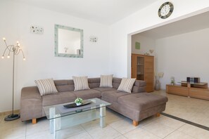 Smart-tv, tv-spel, dvd-spelare och böcker