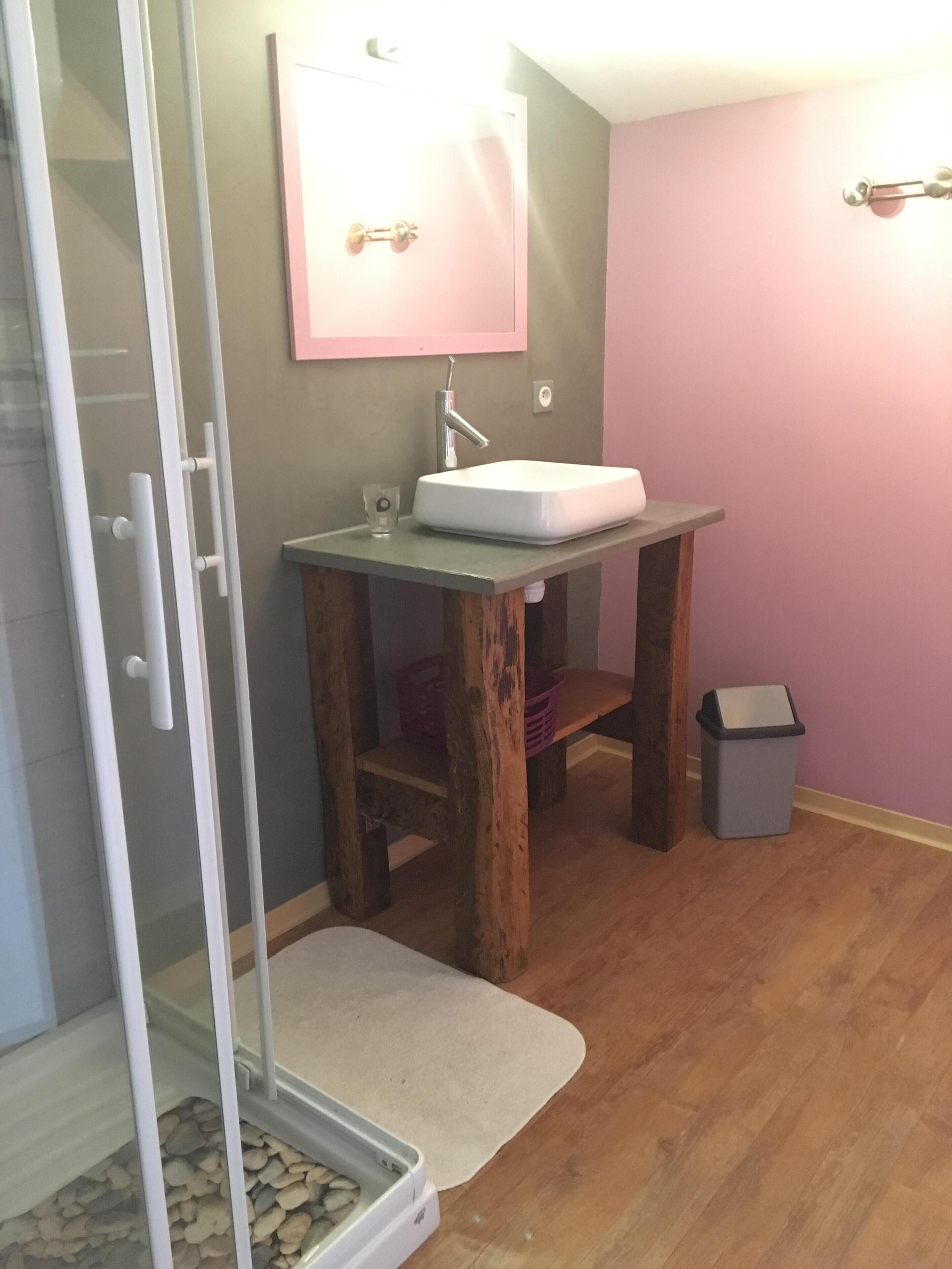 Cottage with swimming pool and view of the Pyrenees