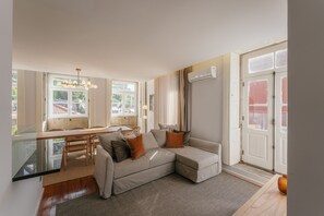 TV - Feel Porto Ribeira Vintage Duplex (Oporto)