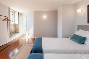 4 bedrooms, iron/ironing board, free WiFi, bed sheets - Feel Porto Ribeira Vintage Duplex (Oporto)