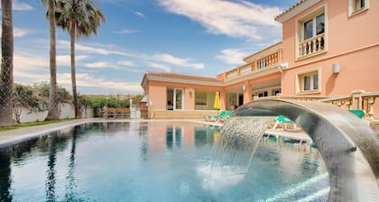 #Luxury 4 Bed Villa, Heated Pool, Cinema, Gym, Sauna, Squash Court