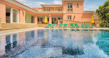 #Luxury 4 Bed Villa, Heated Pool, Cinema, Gym, Sauna, Squash Court