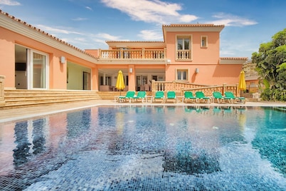 #Luxury 4 Bed Villa, Heated Pool, Cinema, Gym, Sauna, Squash Court