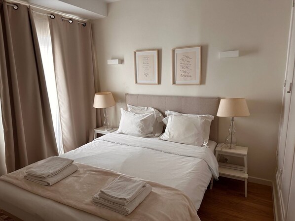 2 bedrooms, iron/ironing board, Internet, bed sheets