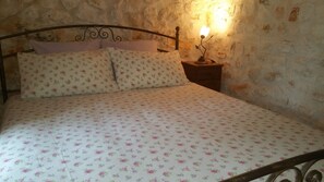 3 bedrooms, free WiFi, bed sheets, wheelchair access