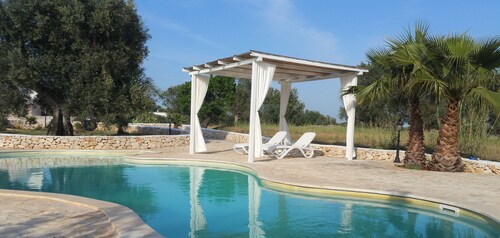 Trulli Collina della Pace, private pool, terrasses, veranda, BBQ, garden, olives