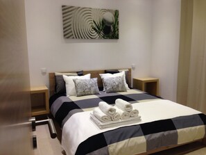 1 bedroom, in-room safe, iron/ironing board, travel cot - OLD TOWN, Apt. 70m2 on Avenida da Liberdade, AIR CONDITIONING / SWIMMING POOL / FREE Wi-Fi (Albufeira)