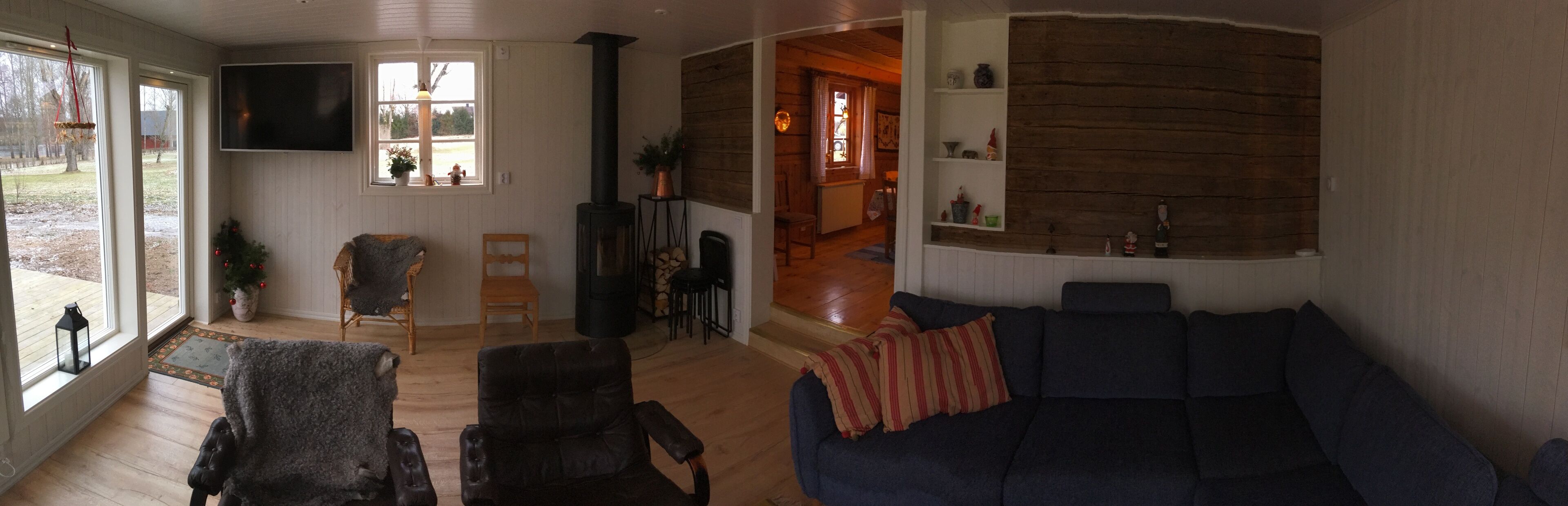 Televisor intel·ligent, llar de foc i taula de tennis de taula 