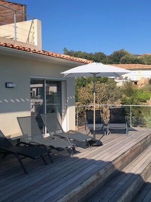 Terrace/patio - 10mn beach, Standing Villa, top sea view, fiber internet, heated pool, jacuzzi (Pinarellu)