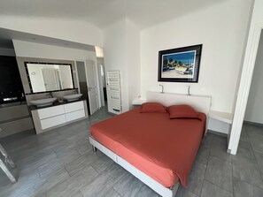 4 habitaciones, escritorio, tabla de planchar con plancha y wifi gratis 