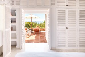 7 bedrooms, in-room safe, desk, iron/ironing board