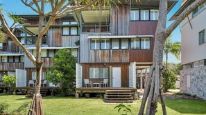 Exterior - Surfside Beach House 21 - Rainbow Shores. Large holiday retreat right near the beach. Pool (Rainbow Beach)