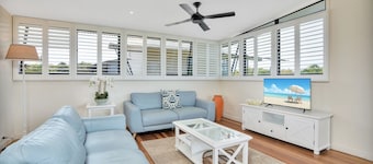 Surfside Beach House 21 - Rainbow Shores. Large holiday retreat right near the beach. Pool