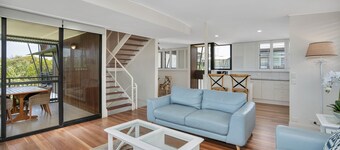 Surfside Beach House 21 - Rainbow Shores. Large holiday retreat right near the beach. Pool