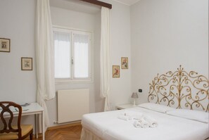 1 bedroom, in-room safe, iron/ironing board, WiFi - La Corte di Zizi-apartament Cernobbio: for couples and families (Cernobbio)
