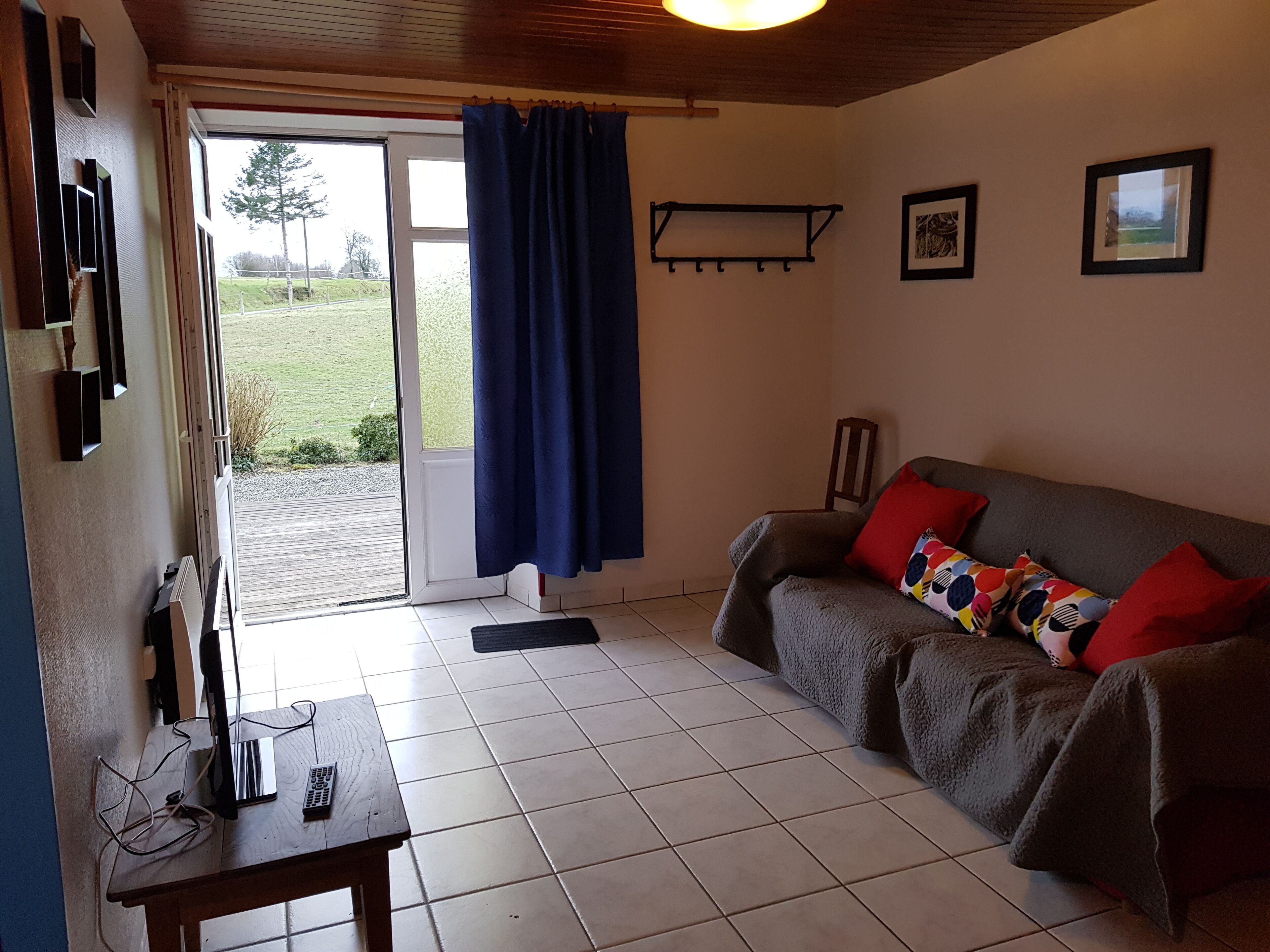 Maison en pierre avec jardin entre le Mt St Michel et les plages du débarquement