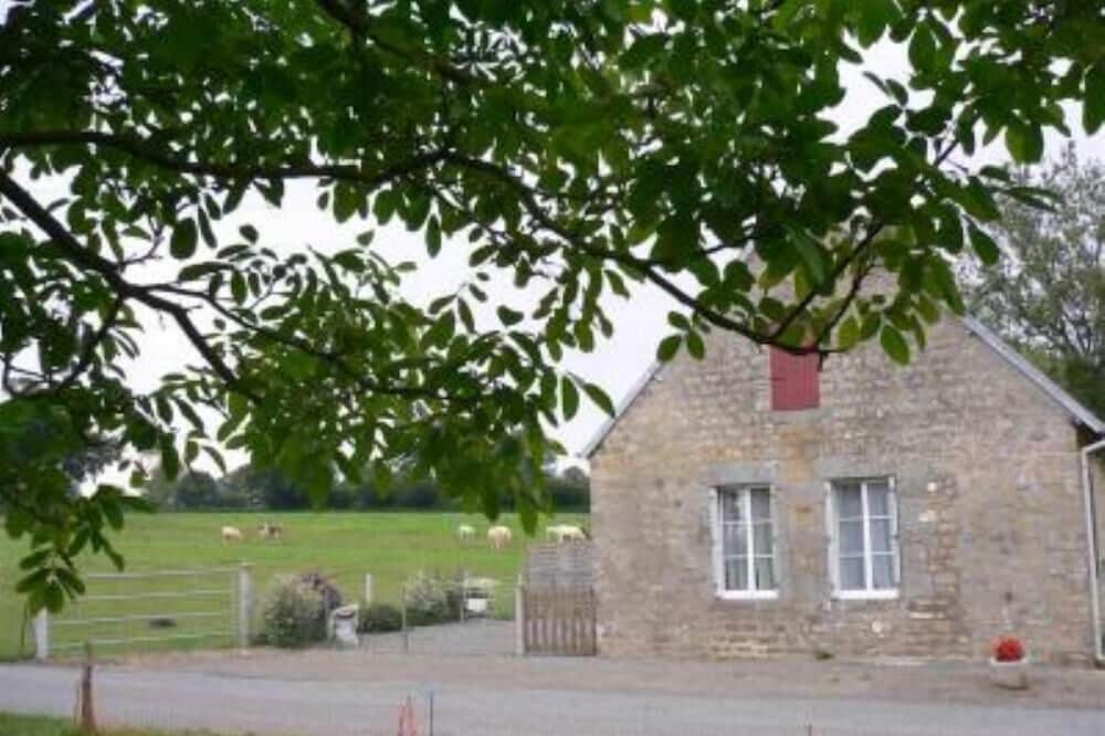 Champcervon: house / villa - Champcervon