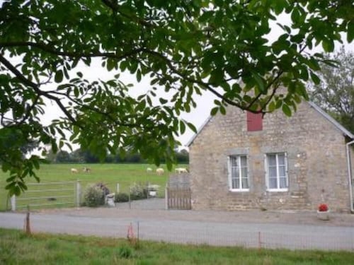 Champcervon: house / villa - Champcervon