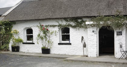 Beautiful Cottage Full of Art & Atmosphere