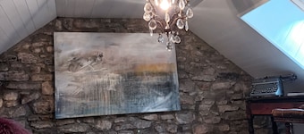 Beautiful Cottage Full of Art & Atmosphere