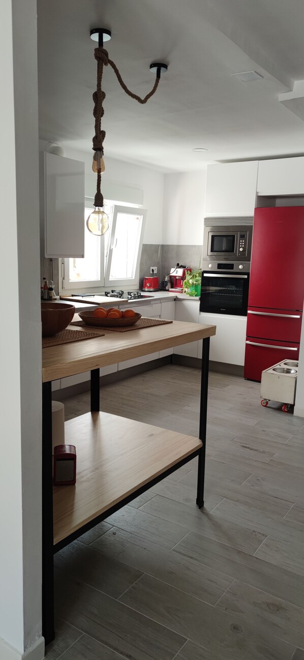 Microwave, coffee/tea maker, cookware/dishes/utensils