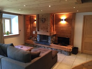TV, fireplace, video games, DVD player - Charming renovated chalet, Samoëns village centre , sleeps up to 7 (GrandMassif) (Samoëns)