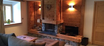 Sjarmerende renovert hytte, Samoëns sentrum, soveplass til 9 (GrandMassif)