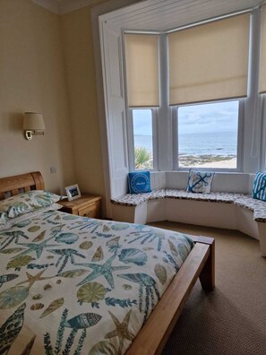 5 bedrooms, desk, iron/ironing board, travel cot - Beach house in Lower Largo with direct access to the sea and beautiful views (Lower Largo)
