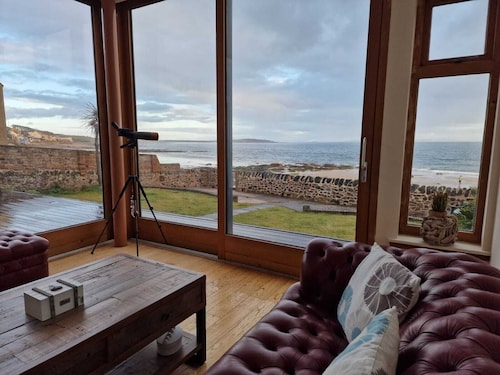 Beach house in Lower Largo with direct access to the sea and beautiful views