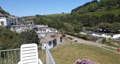 Black Rock Beach Resort, Millendreath - peaceful location, private beach
