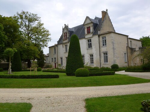 Fisherman's Cottage with WiFi and views to the harbour.