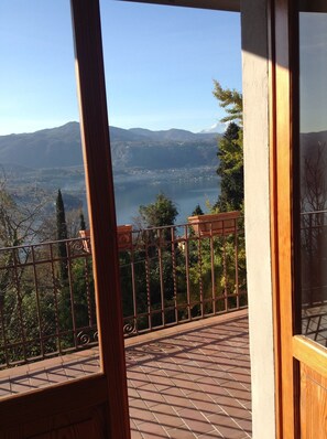 Interior - Overlooking Lake Orta. Plenty of room, private garden with pool (Vacciago)