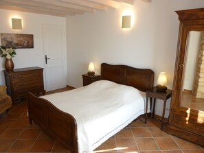 2 Schlafzimmer, BĂŒgeleisen/BĂŒgelbrett, Internetzugang, BettwĂ€sche