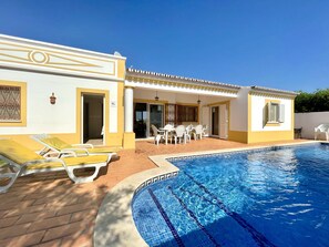 Outdoor pool, sun loungers