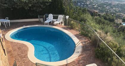 freistehende Villa mit Traumblick auf des Meer und die Hügel