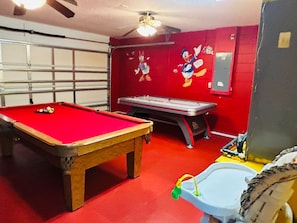 Games room - Disney dreams, with a south-facing special 28ft pool with mood lights (haines City)