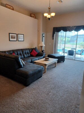 Smart-tv, videospil, dvd-afspiller, bøger