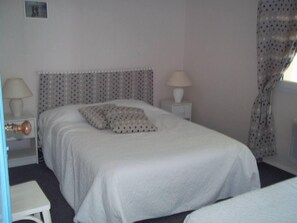 3 bedrooms, iron/ironing board, travel crib, WiFi