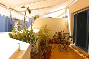 屋外ダイニングエリア