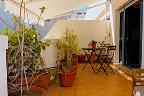 屋外ダイニングエリア