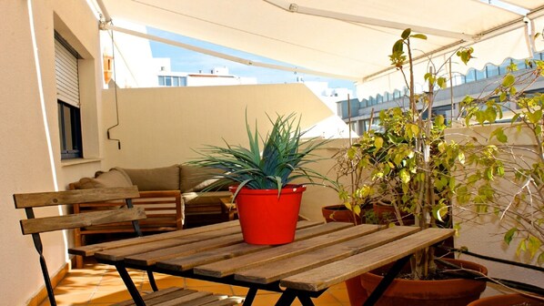 屋外ダイニングエリア