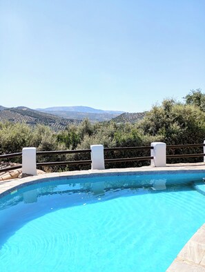 حمّام سباحة خارجي