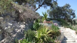 A stone staircase surrounded by lush greenery and flowering plants. - Beautiful Farmhouse, Private Pool, Stunning Views Free Wifi, Historic Montefrio (Montefrio)