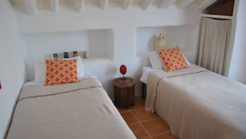 3 bedrooms, in-room safe, iron/ironing board, travel crib