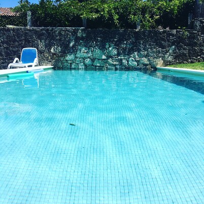 Elegant Villa, Caminha. Pool & large garden. Near market towns & beaches.
